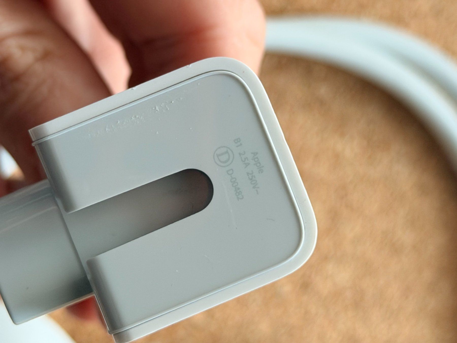 Apple Cavi: Apple Netzkabel / Stromkabel – Usato da Binningen venduto da samorga21 2