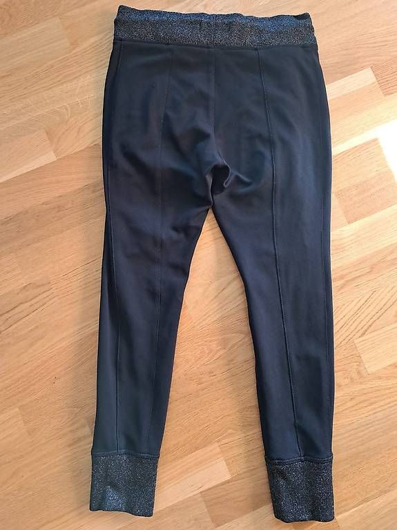 Pantaloni: Schwarze Hose mit Glitterbündchen. Grösse 38 – Nuovo (secondo la descrizione) da Zürich venduto da dan_2l5r 1