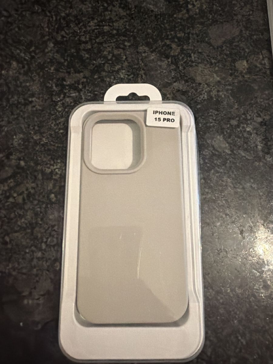 Apple Coques & Protection écran: Coque silicone iPhone 15 pro neuf  – Neuf (Voir description) à Yverdon-les-Bains par ame_7f2x