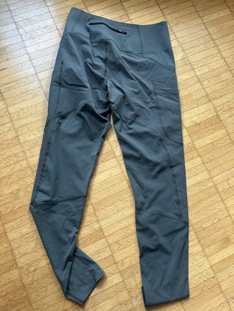 ON running leggings Small