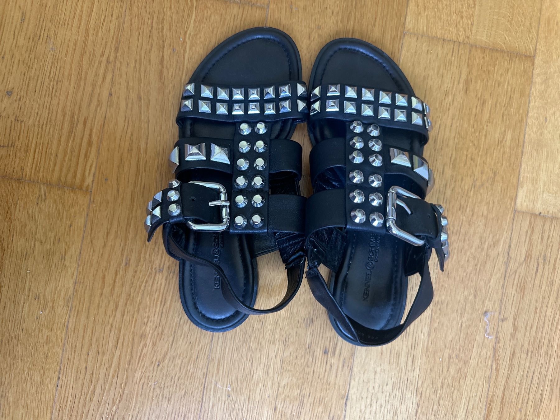 Kennel + Schmenger Scarpe da donna: Sandalen schwarz 37 mit Nieten Neu! – Usato da Zürich venduto da bea_5268