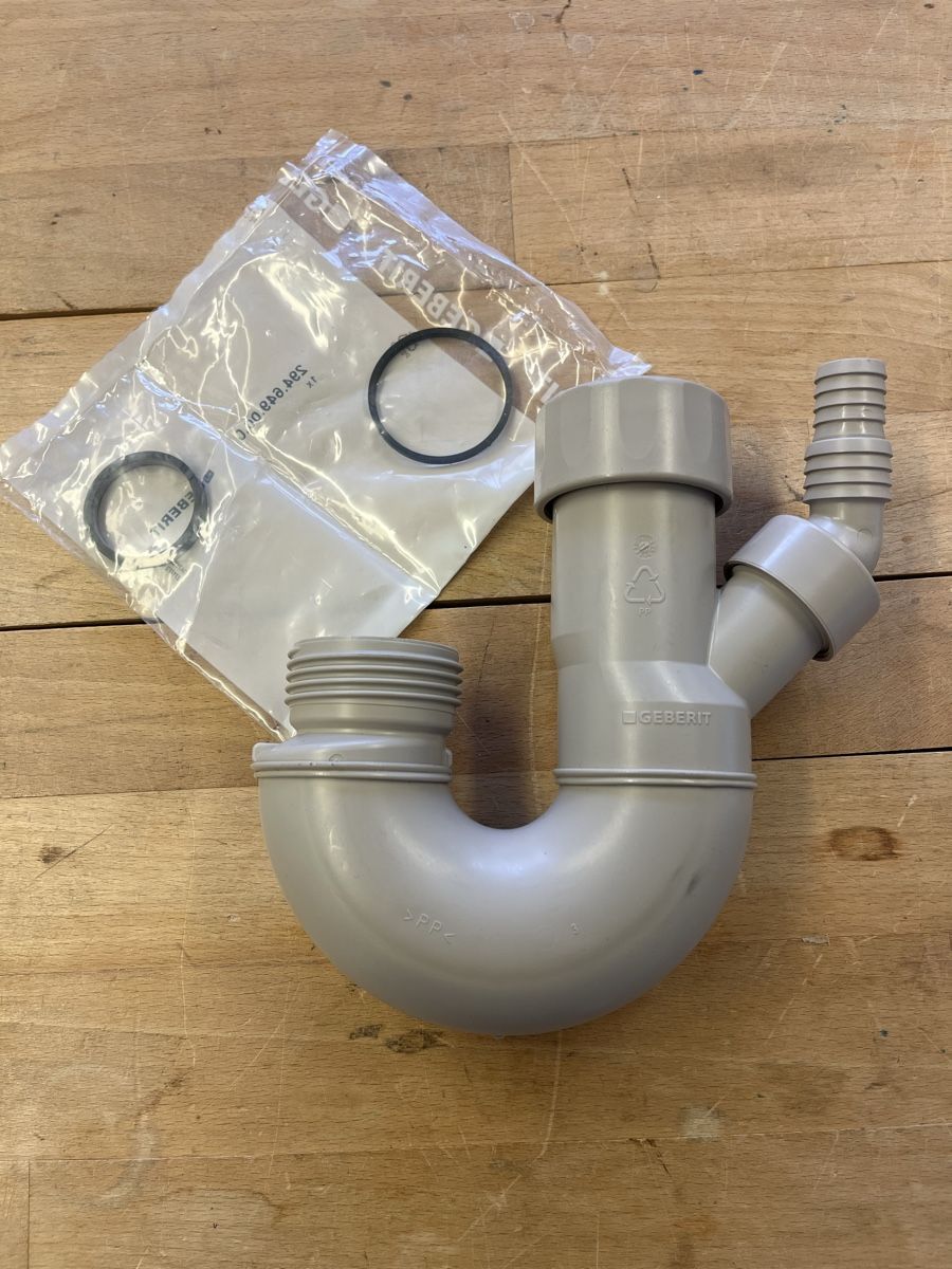 Geberit Armaturen: Geberit Siphon, fabrikneu – Neu (gemäss Beschreibung) aus Safenwil von Vito_Caruso