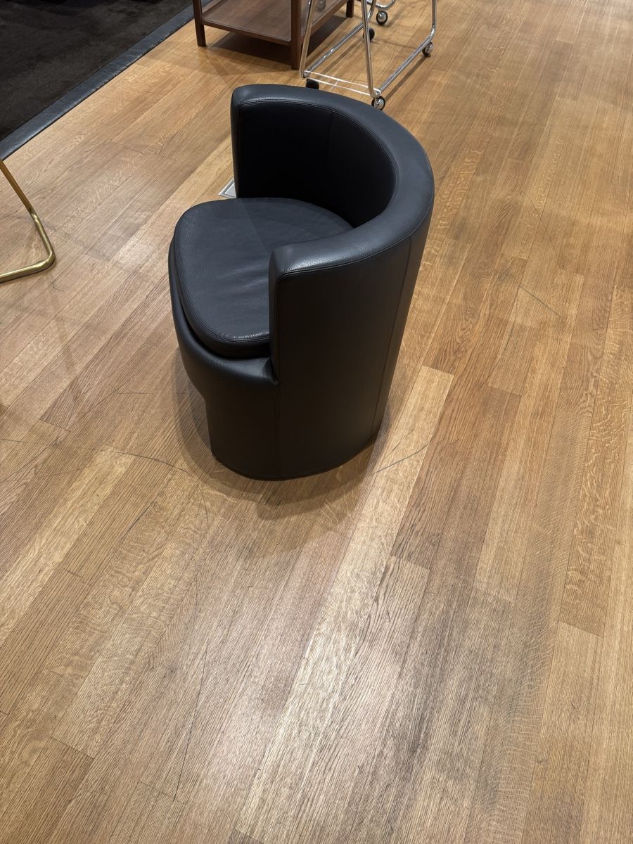 Poltrone: Grey Leather Armchair – Nuovo (secondo la descrizione) da Basel venduto da chuckjr 1