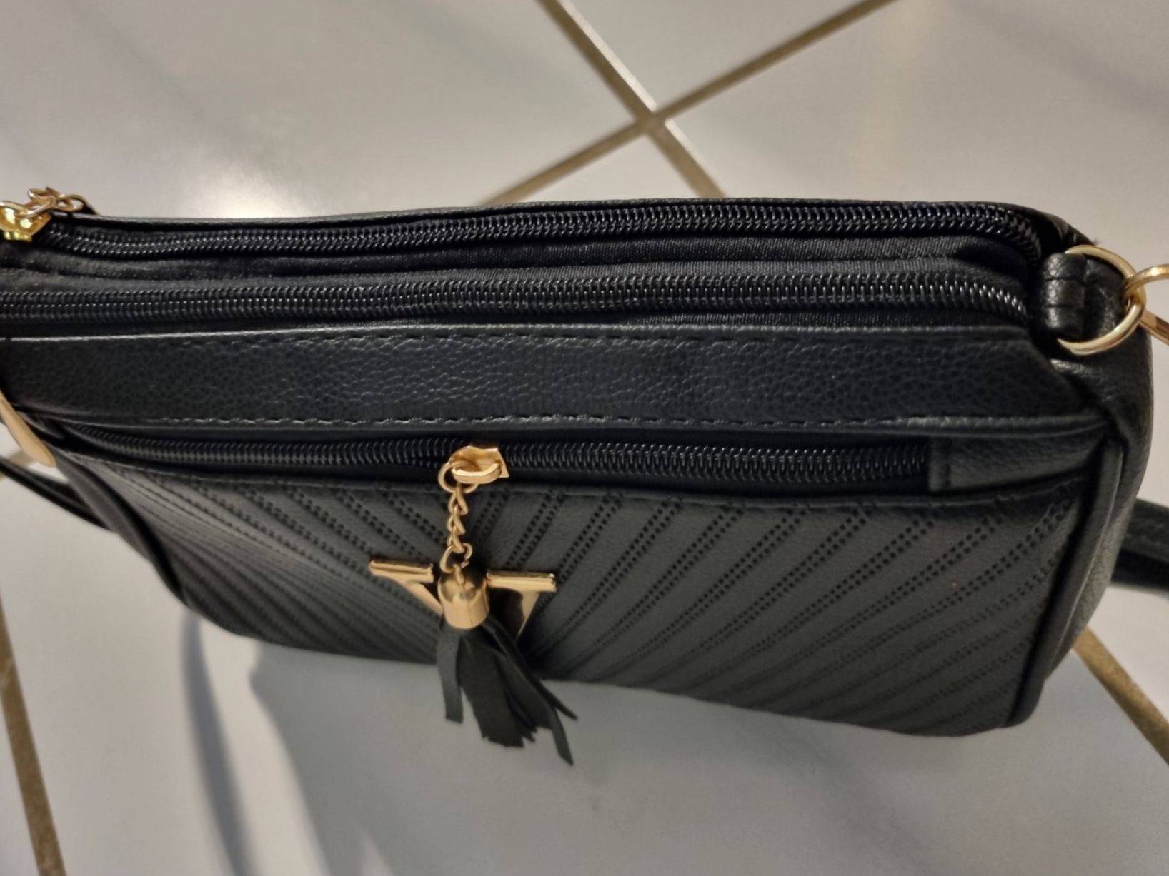 Borse da donna: Tasche, Umhängetasche schwarz  neu – Nuovo e nell'imballaggio originale da geroldswil venduto da Gumball1 3