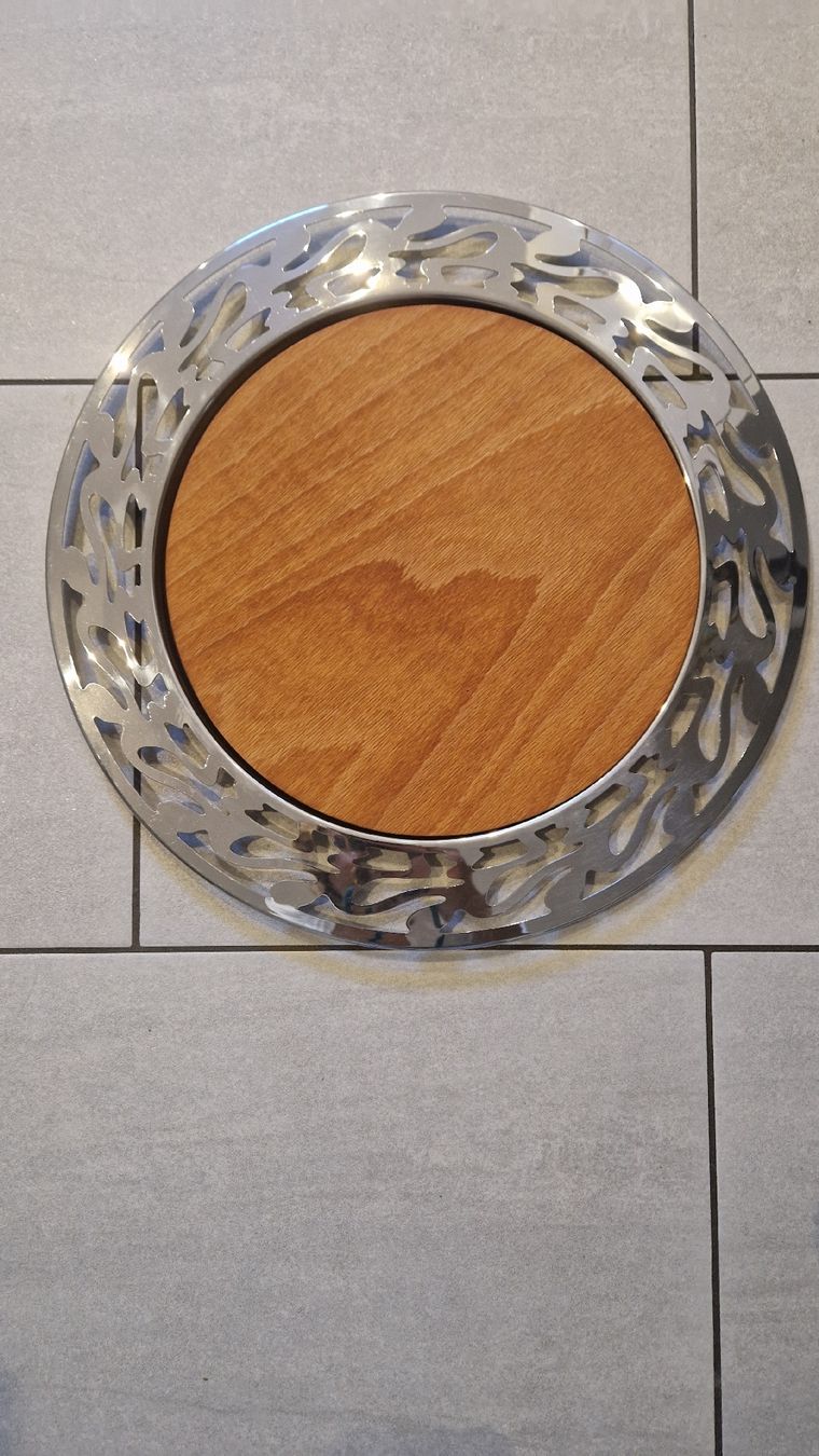 Alessi Teller: Alessi Ethno rund – Neu (gemäss Beschreibung) aus Gachnang von Nicolef.