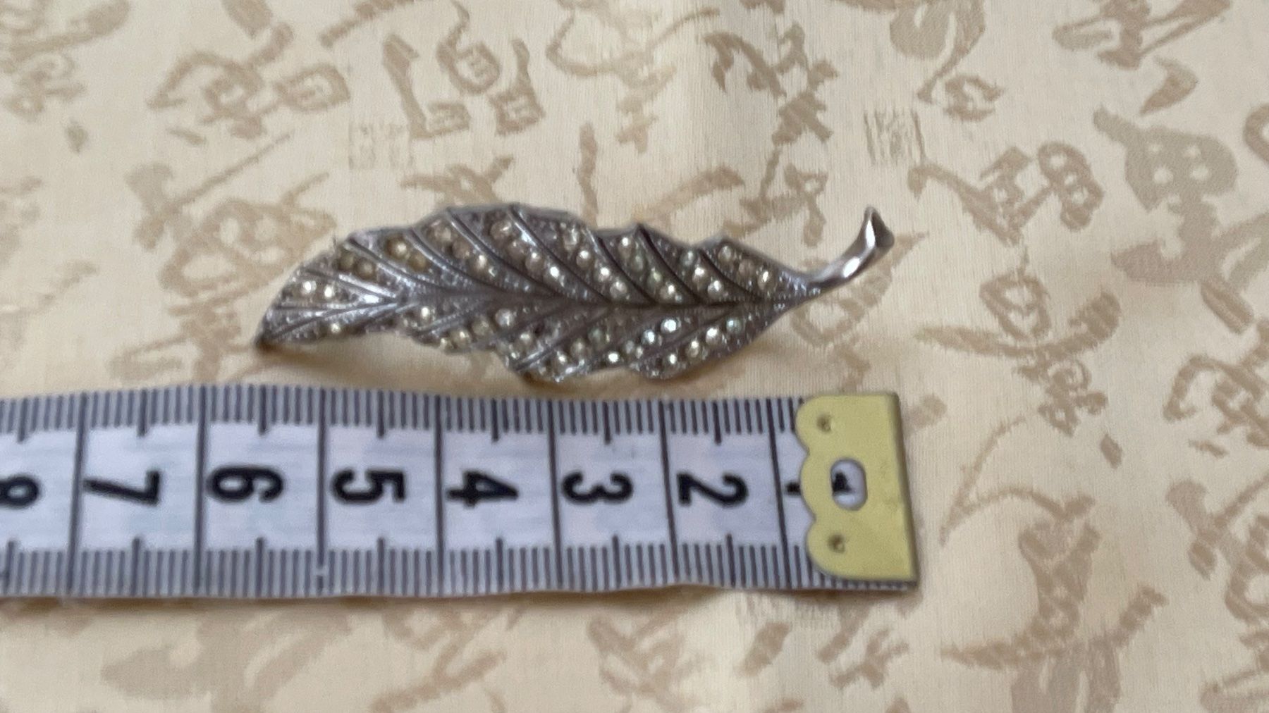 Swarovski Spille & Fermagli: Brosche Baumblatt Metall Kristalle – Nuovo (secondo la descrizione) da Kölliken venduto da Prscoo 8
