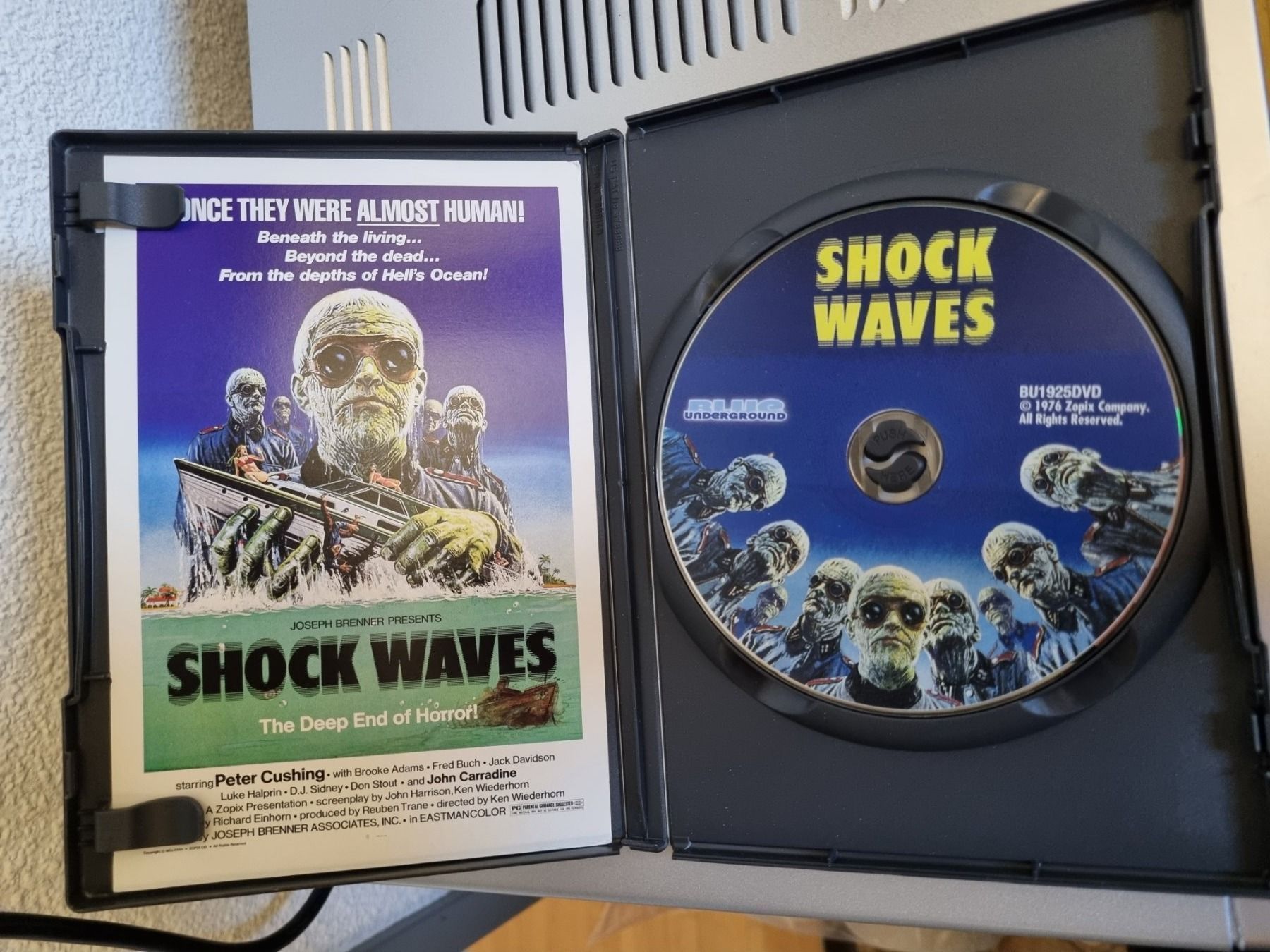 Tutti i DVDs: Shock Waves, DVD Nazi Zombie Horror – Usato da Winterthur venduto da Belzarek 2