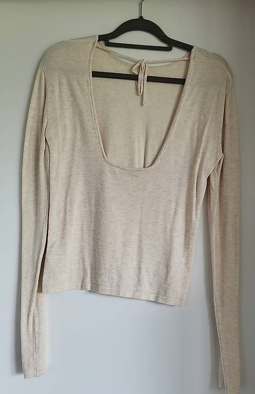 Maglioni & Felpe: NA-KD Pullover mit tiefem Rückenausschnitt Gr. M  – Usato da Bottmingen venduto da san_j2p9
