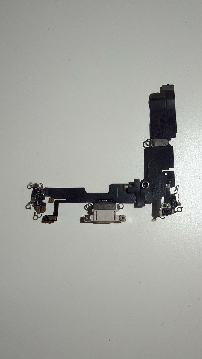 Apple Telefoni cellulari / Smartphones: Connecteur de Charge iPhone 14 original Apple – Nuovo e nell'imballaggio originale da Leukerbad venduto da mig_8bbp 1