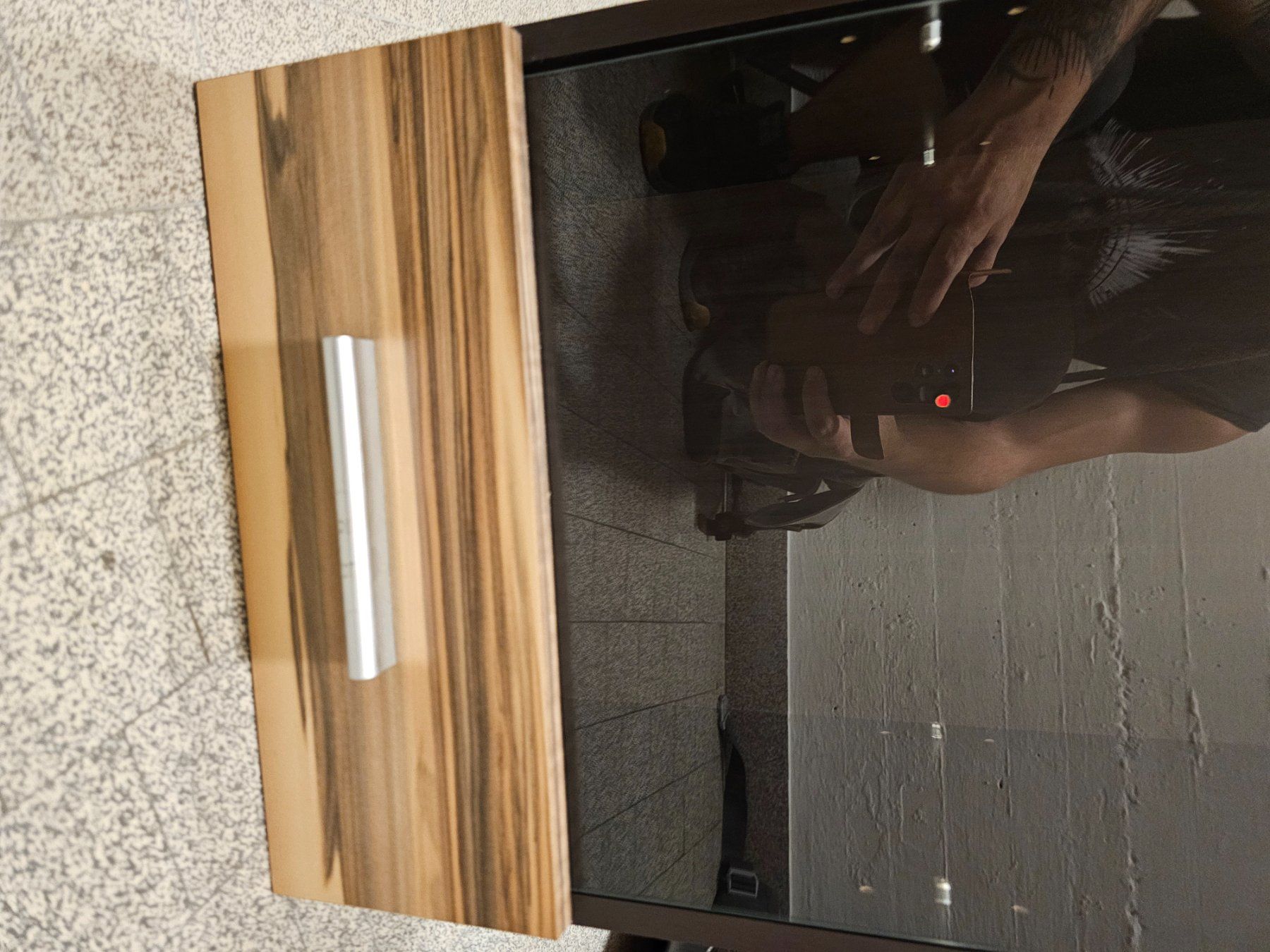 Vitrinen: Holz‑Vitrinenschrank mit Glastür – Gebraucht aus Chur von ric_m57z 2