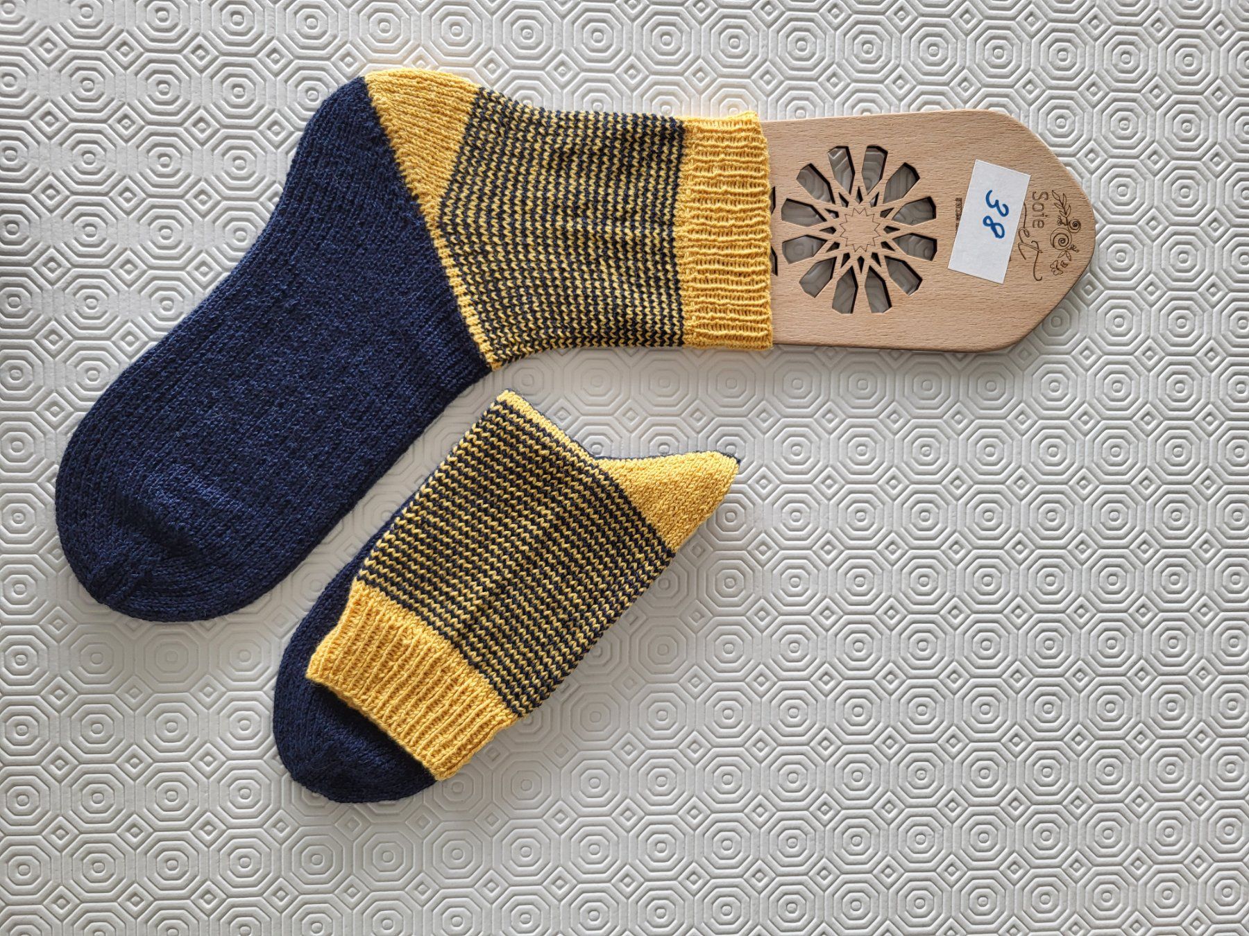 Calze: Socken handgestrickt 38 – Nuovo (secondo la descrizione) da Männedorf venduto da thjohn