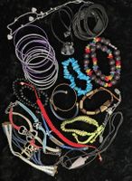 Modeschmuck-Konvolut: Ketten, Armbänder, vieles!