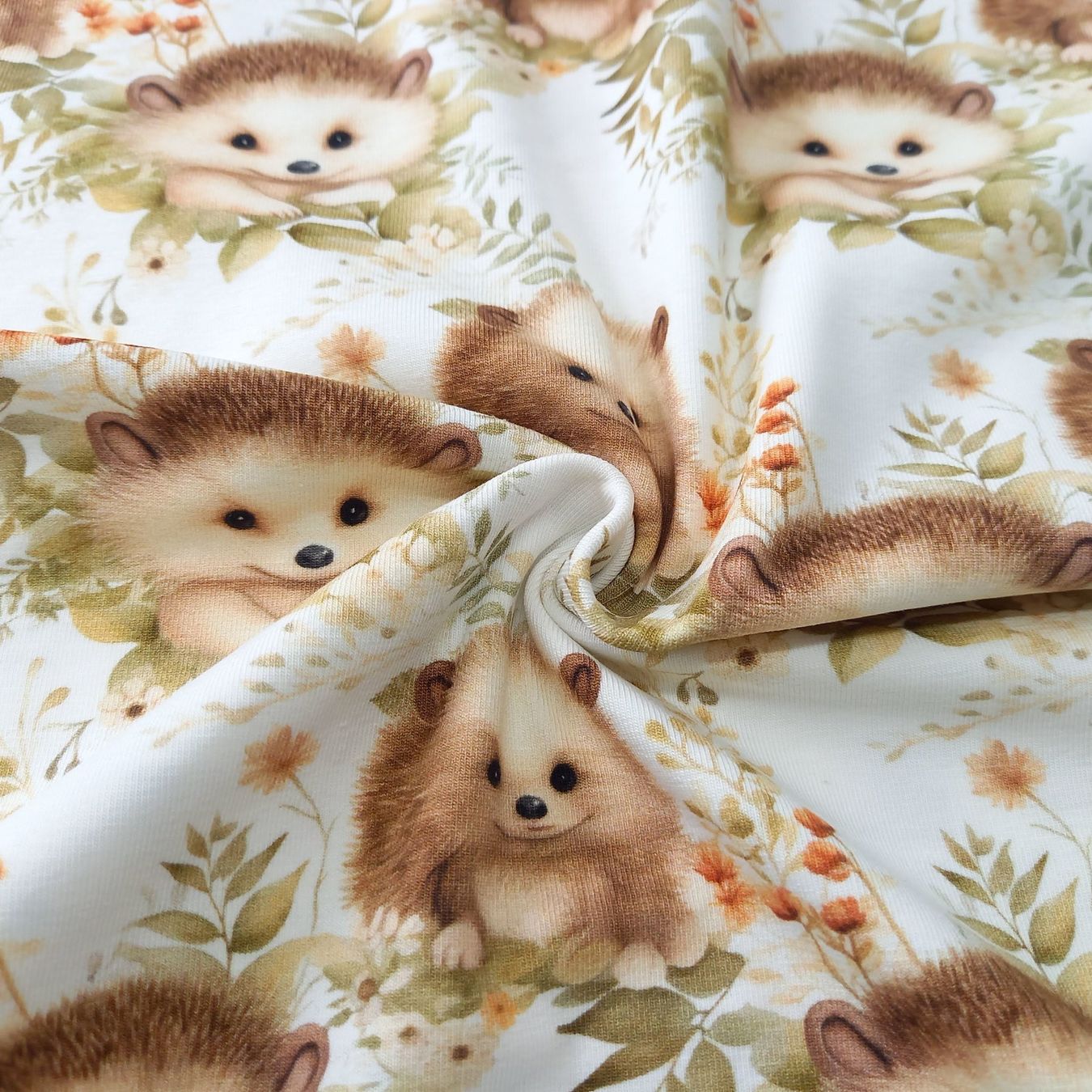 Tessuti: Jersey Igel auf Blätter weiss – Nuovo e nell'imballaggio originale da Winterthur venduto da Kimbana 2