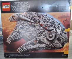 LEGO Star Wars 75192 Millennium Falcon Ultimate Collector