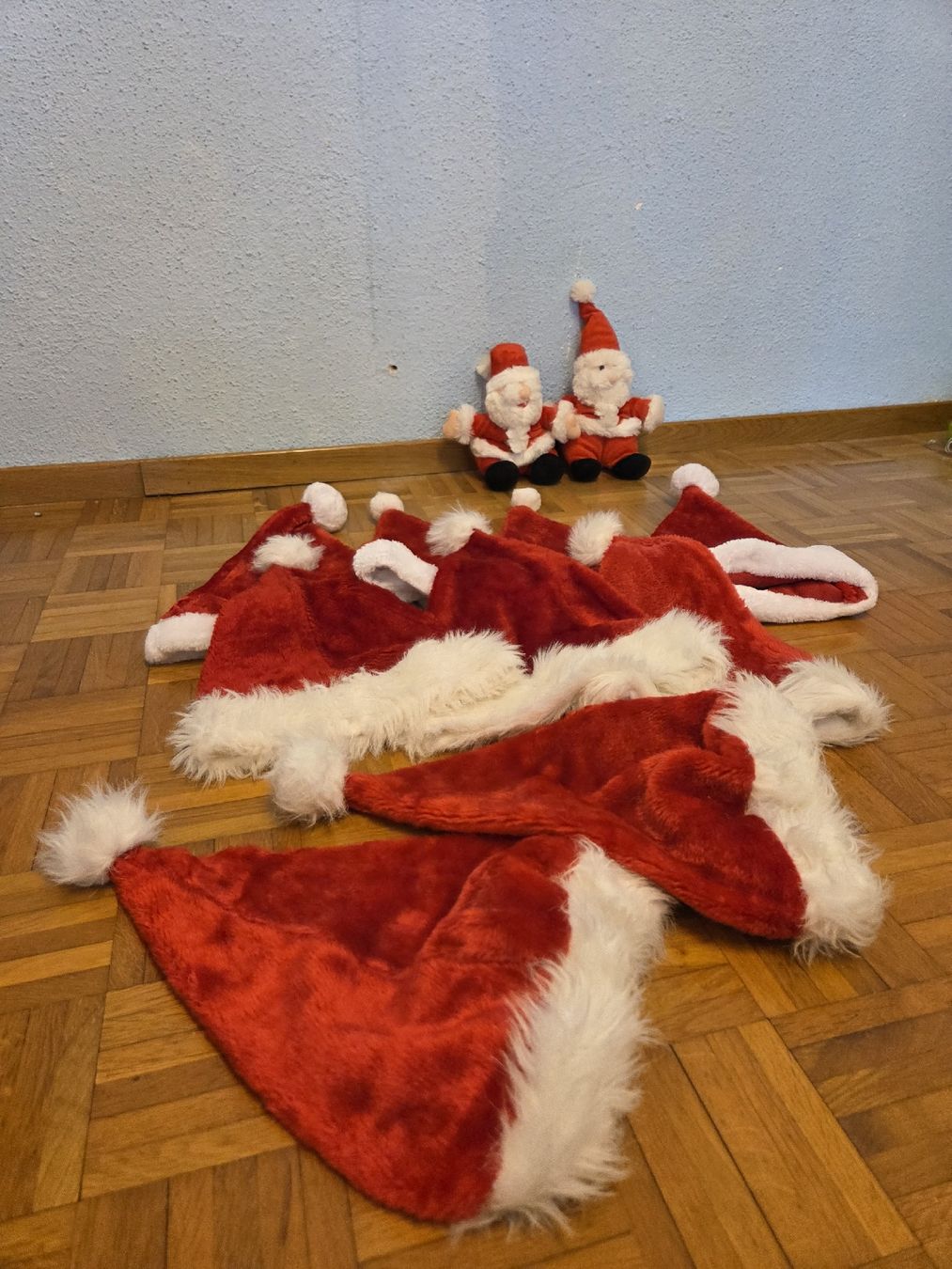 Jouets: 9 Samichlausmützen und e Chläuse – D'occasion à Oberrieden par Naklesu71 2