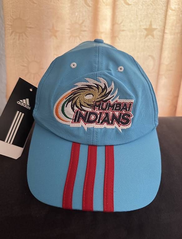 Chapeaux, bonnets & casquettes: Adidas Caps  Neu – D'occasion à St. Gallen par EllyM. 3