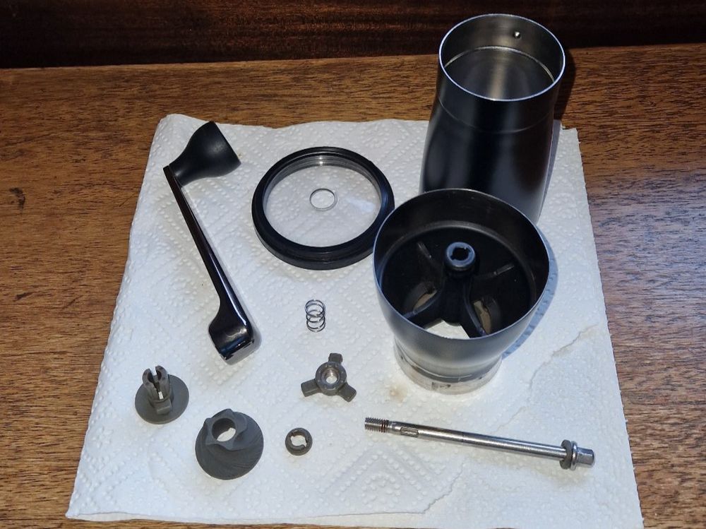 Hario Kaffeemaschinen & Espressomaschinen: Hario Mini Slim Pro coffee grinder – Gebraucht aus Le Grand-Saconnex von arkanoid555 1