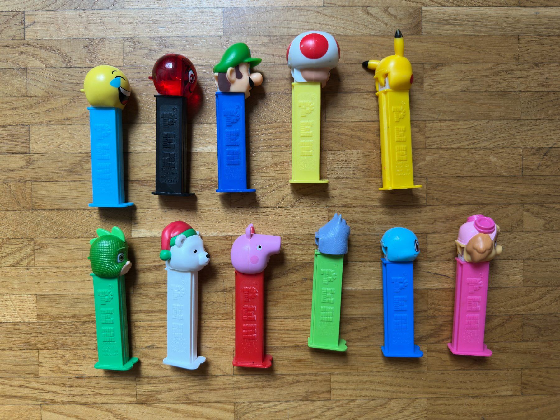 Pez Statuette: PEZ Spender Sammlung 11er Set – Usato da Lausanne venduto da brixton