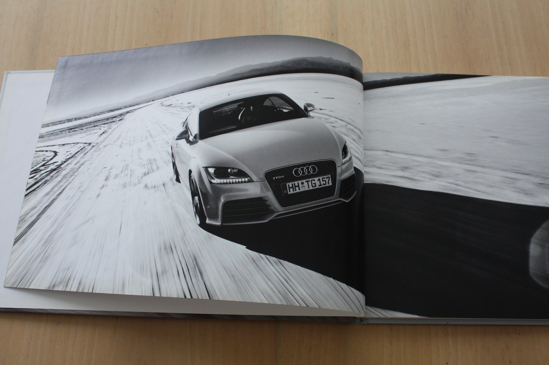 Audi Dokumente: Original Audi TT RS Hardcover Prospekt 2/2009 – Gebraucht aus Wikon von erwin400 1