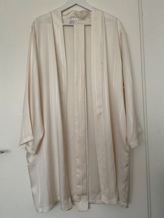 FLIRT 100% Seiden Morgenmantel Gr L ecrue wie neu