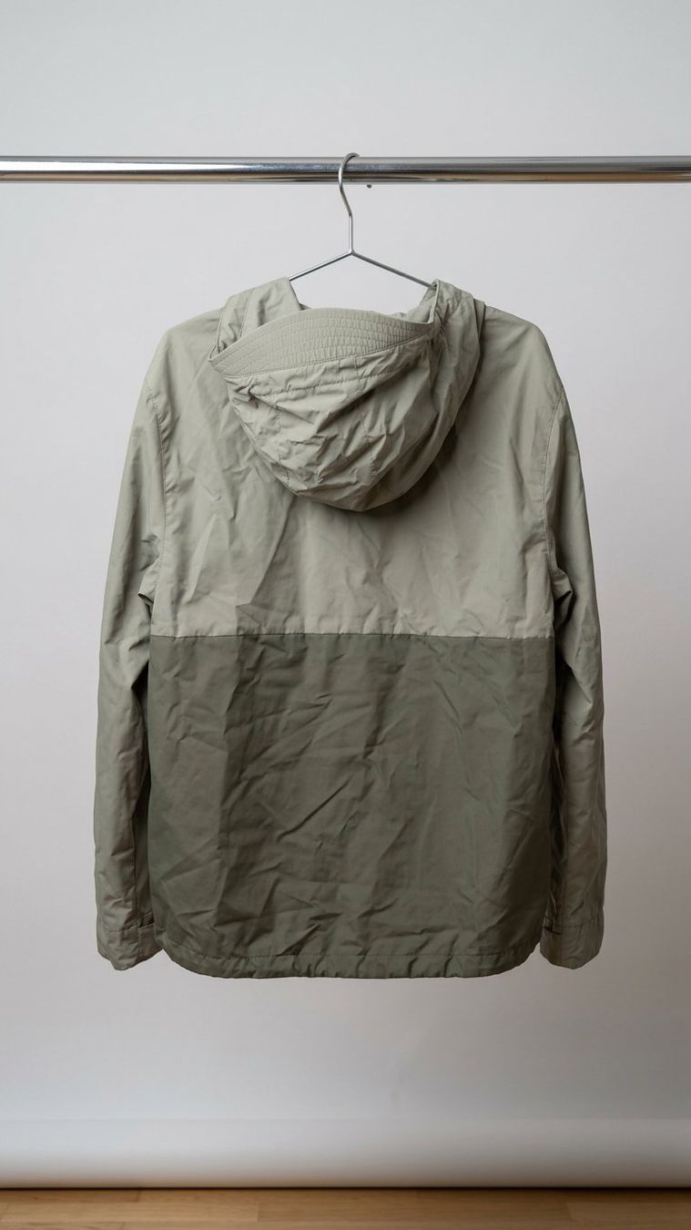 Adidas Jacken: Adidas Jacke, Khaki-Grün, mit Kapuze, Grösse M – Gebraucht aus Ebikon von taabatzn 1