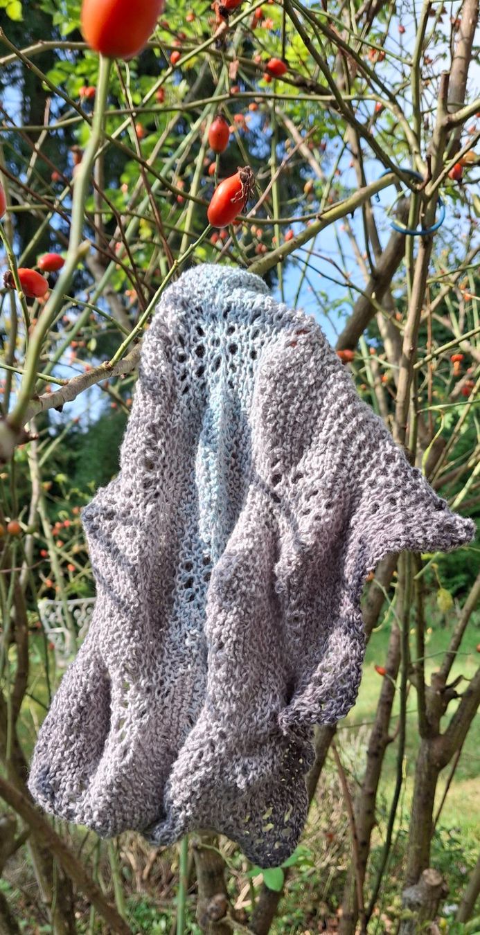 Foulard & Sciarpe: Loop Möbius und Mütze handgestrickt, Set 2   NEU – Nuovo (secondo la descrizione) da Langenthal venduto da Handstrick 3