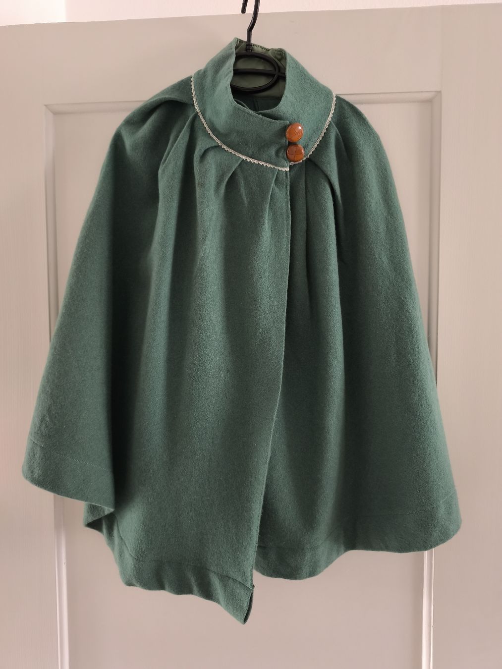 Altro in  Abbigliamento & Accessori: Cape aus Wolle von "reichmuth" – Nuovo (secondo la descrizione) da St. Gallen venduto da liamonmara