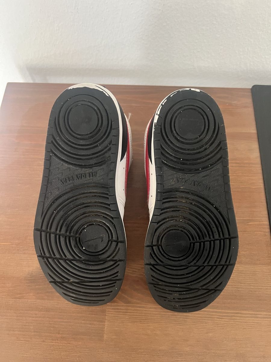Nike Scarpe per ragazzi: Nike Court Borough Gr.30 – Usato da Niederhasli venduto da jambo05 5