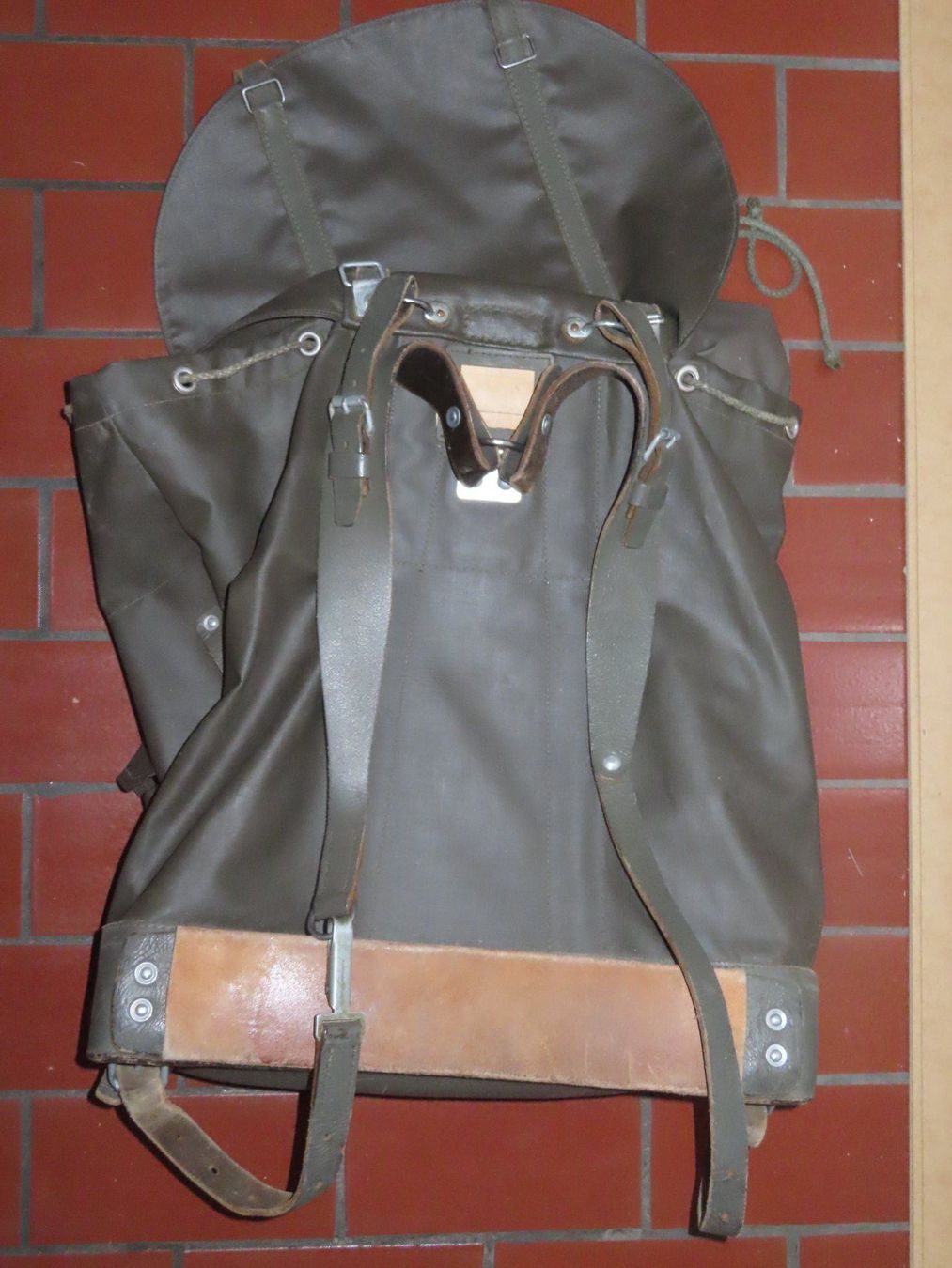 Schweizer Armee Uniformi: Schweizer Armee Rucksack – Usato da Gutenswil venduto da rolfsimmen31 1
