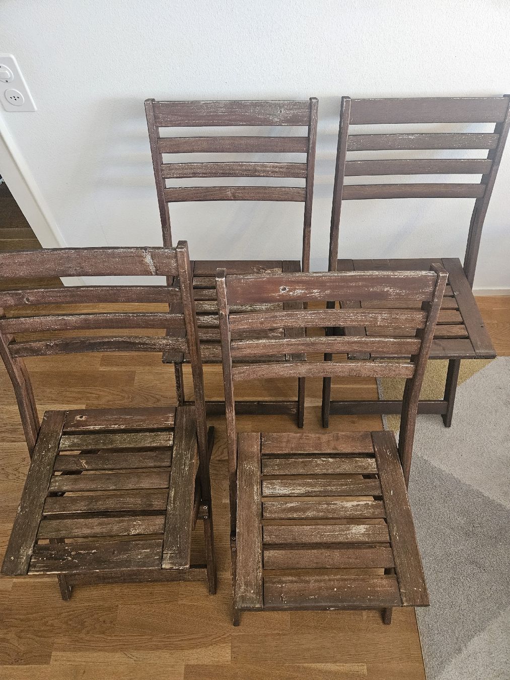 Ikea Sedie: Gebrauchte Gartenstühle aus Holz, 4 Stück – Usato da Basel venduto da ._.Claudia._.