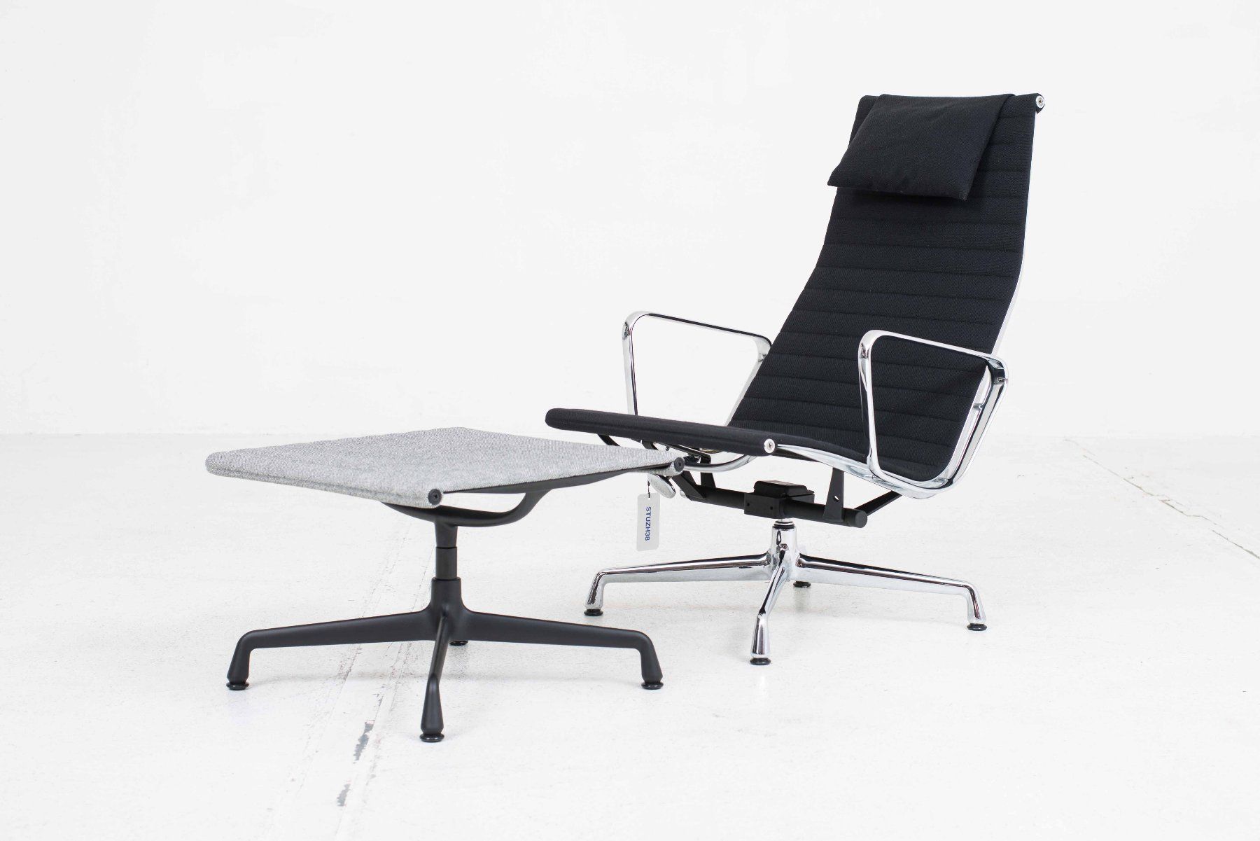 Vitra Sgabelli: Vitra EA 125 Ottoman / Hocker von Charles & Ray Eames - Grau – Usato da Zürich venduto da STUZH38 3