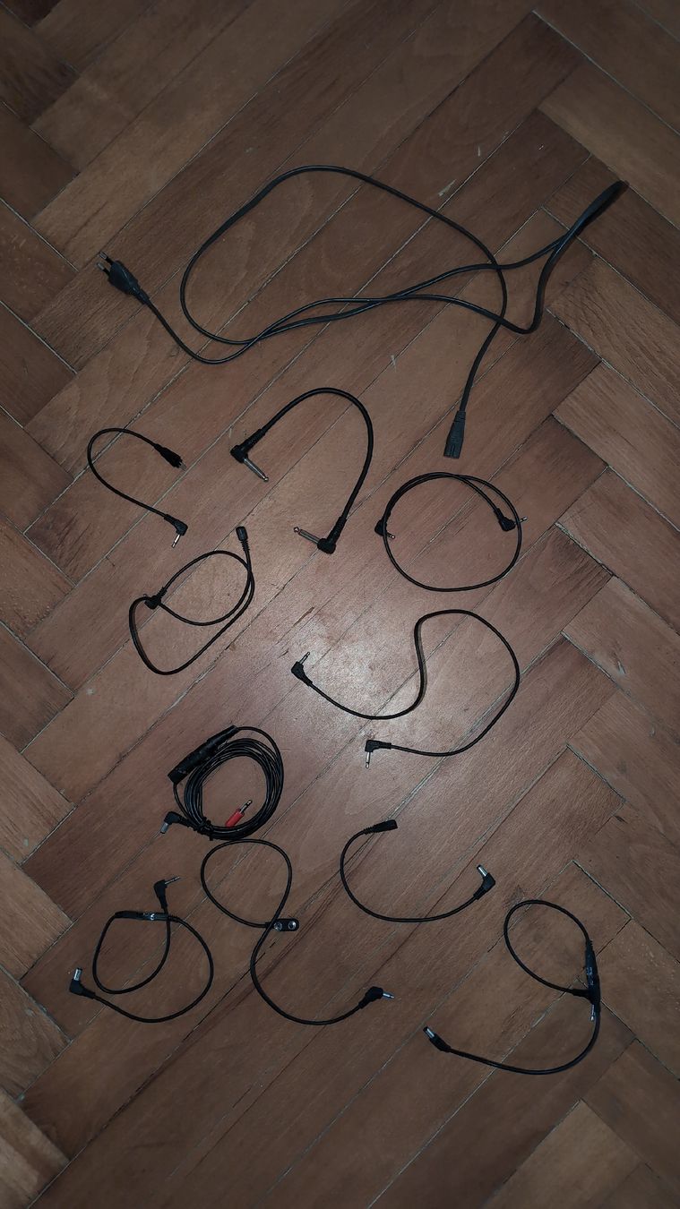 Musikinstrumente: Effect station mit diveraen Geräten – Gebraucht aus Zug von Serry19 3