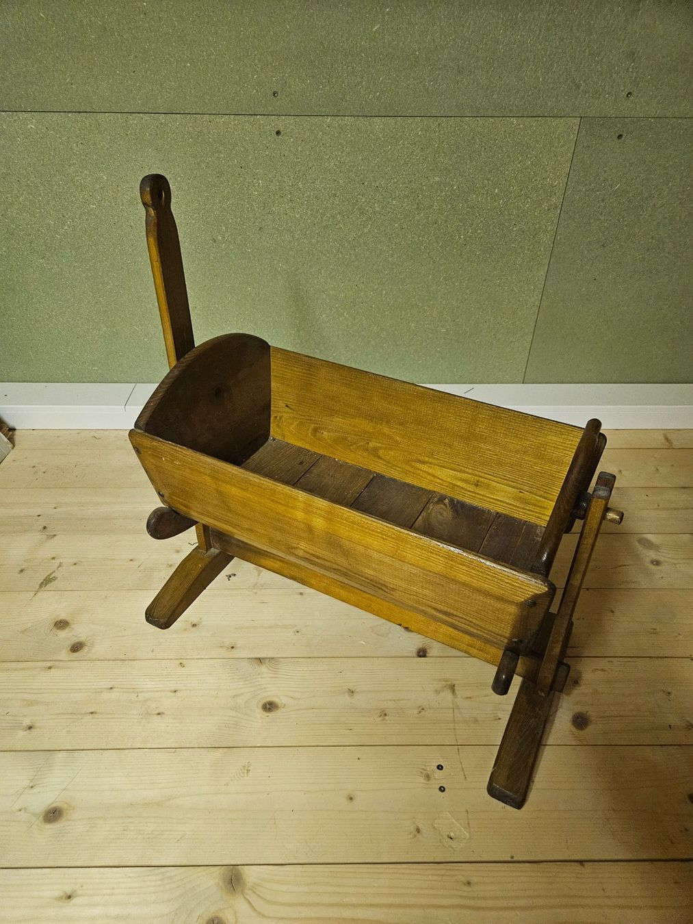 Sdraiette & Sdraiette a dondolo: Vintage Wiege Kinderwiege Holzwippe – Usato da Münchwilen AG venduto da pel_y9jx 1