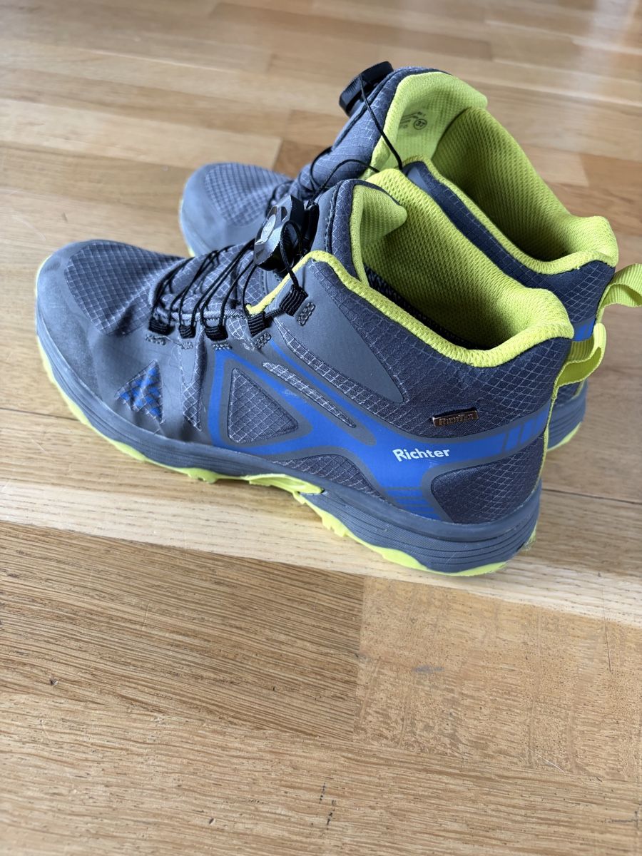 Scarpe per ragazzi: Richter Wanderschuhe Gore-Tex grau/blau Gr. 37 gebraucht – Usato da Bolligen venduto da ele_nhs7