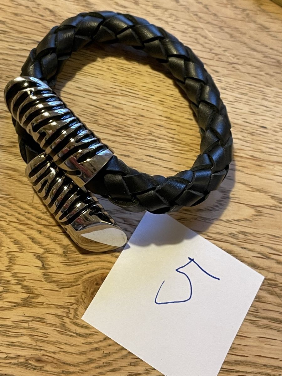 Bracciali & Braccialetti: Armband aus Leder und Stahl – Usato da Flawil venduto da Naphtali 5