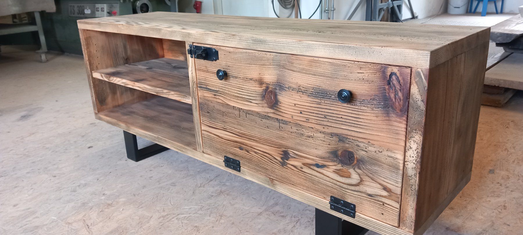 TV Möbel: Sideboard aus  Schweizer Altholz Fichte 160cm – Neu (gemäss Beschreibung) aus Altishofen von Rossi464 4