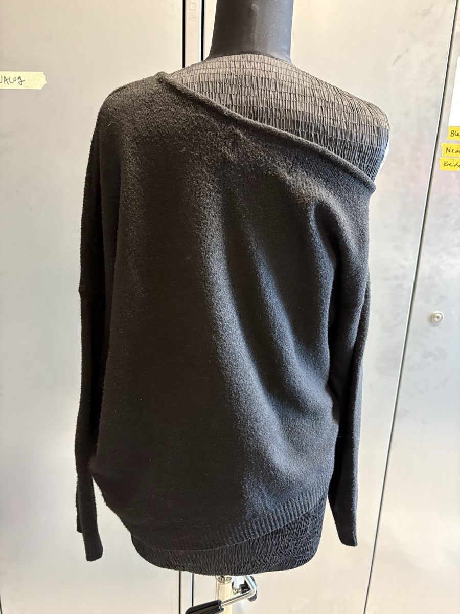 Stradivarius Pullover & Sweatshirts: Stradivarius Off Shoulder Pullover – Gebraucht aus Thun von sop_thg9 2