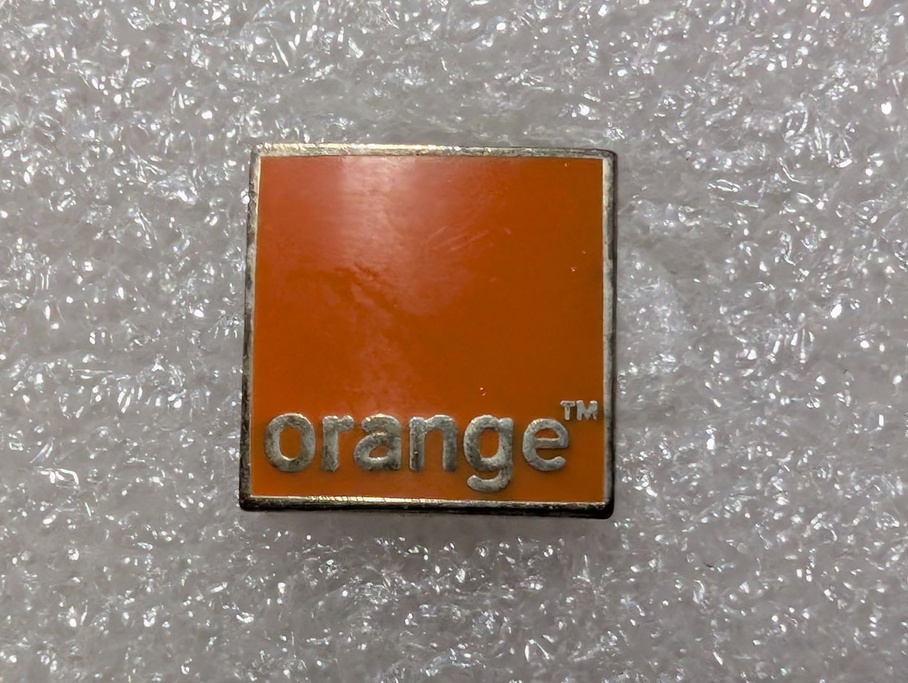 Plaketten & Abzeichen: Ansteckpin 168: Orange – Gebraucht aus Oppligen von Pin-Fall-Shop