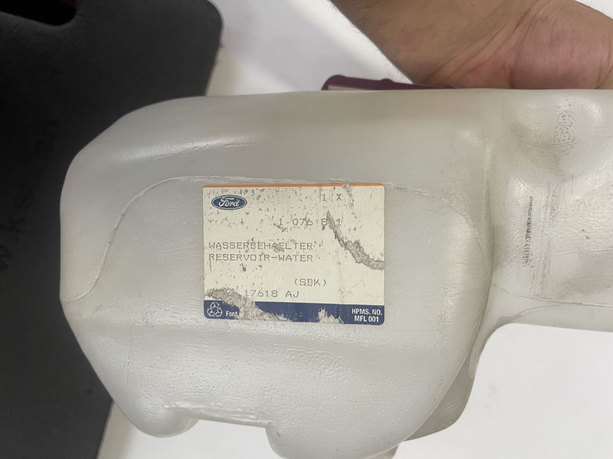 Ford Alle Autoersatzteile: Scheibenwischer Tank Ford Ka – Gebraucht aus Altbüron von Garage-Bulak 2