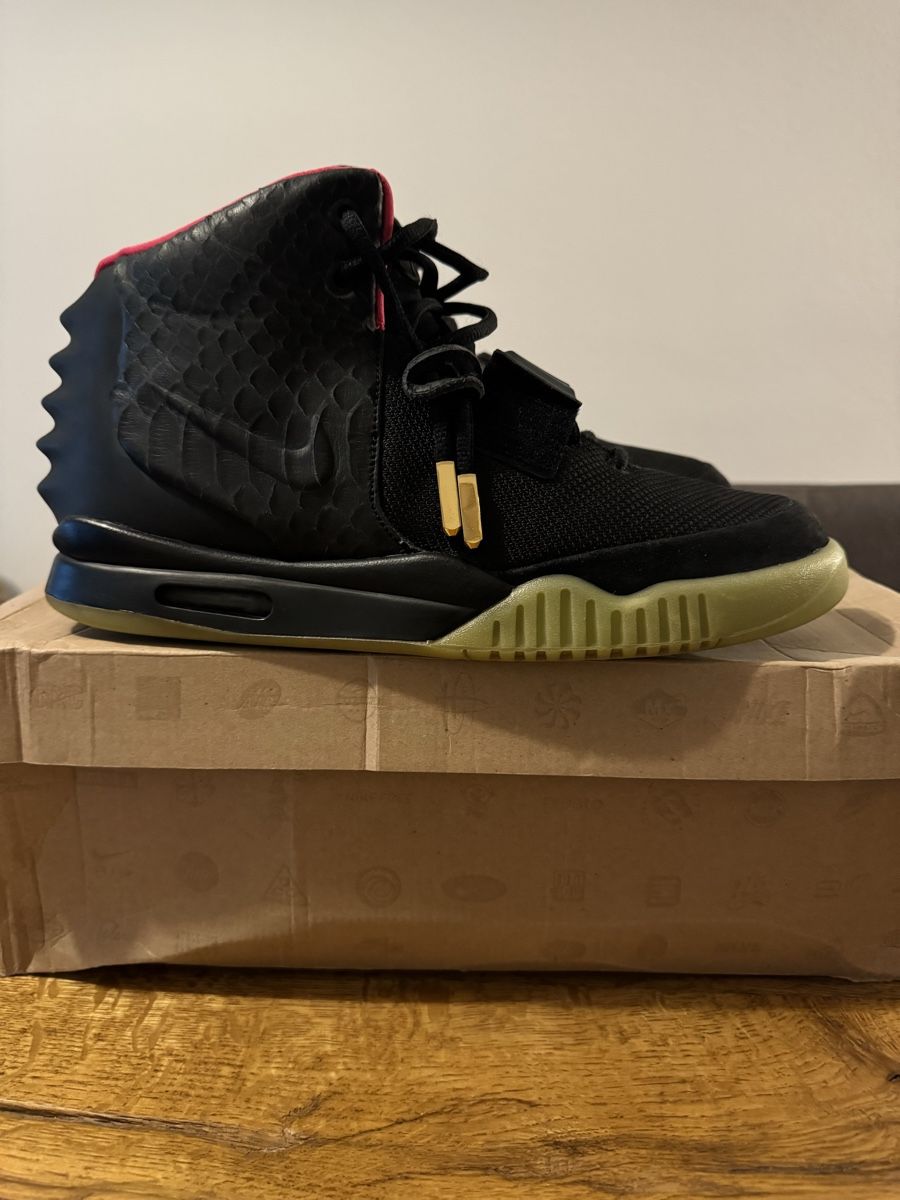 Nike Scarpe da uomo: Nike Air Yeezy 2 - Solar Red – Usato da Zürich venduto da sell_my_stuff