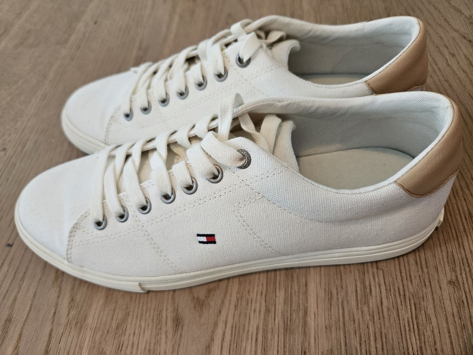 Tommy Hilfiger Scarpe da uomo: Tommy Hilfiger Essential Textile Vulc Sneaker Gr. 41 – Nuovo e nell'imballaggio originale da Rotkreuz venduto da Bibi2405