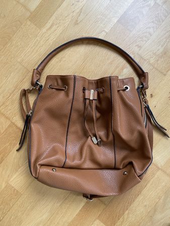 Braune Handtasche / Umhängetasche im Bucket Bag Stil