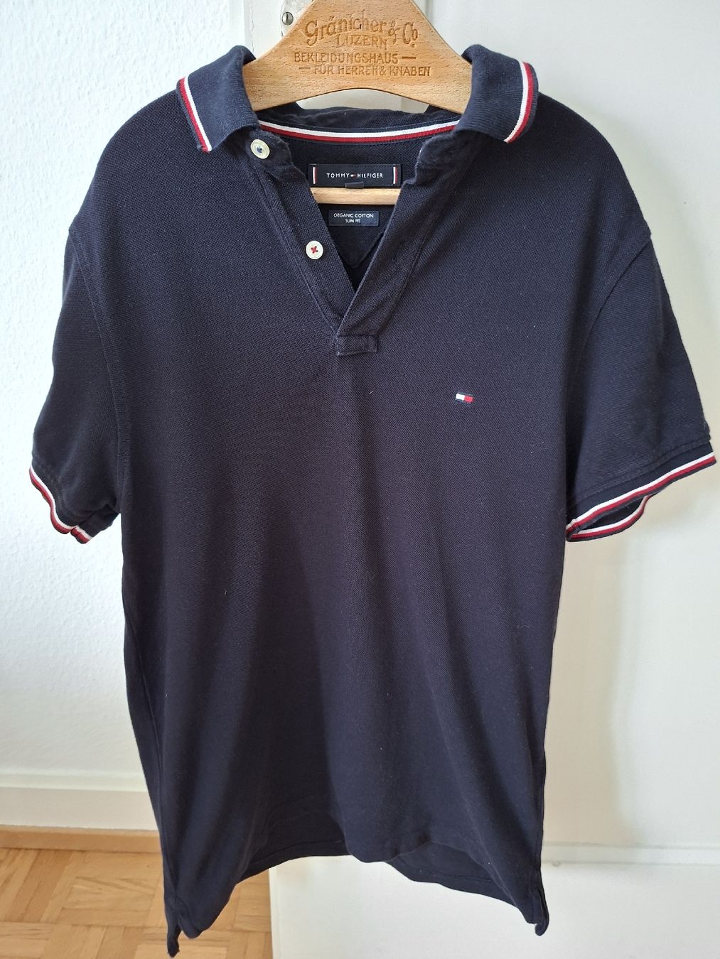 Tommy Hilfiger Polo-Shirts: Polo Tommy Hilfiger bleu marine taille s  – Gebraucht aus Renens VD von ser_j2fn