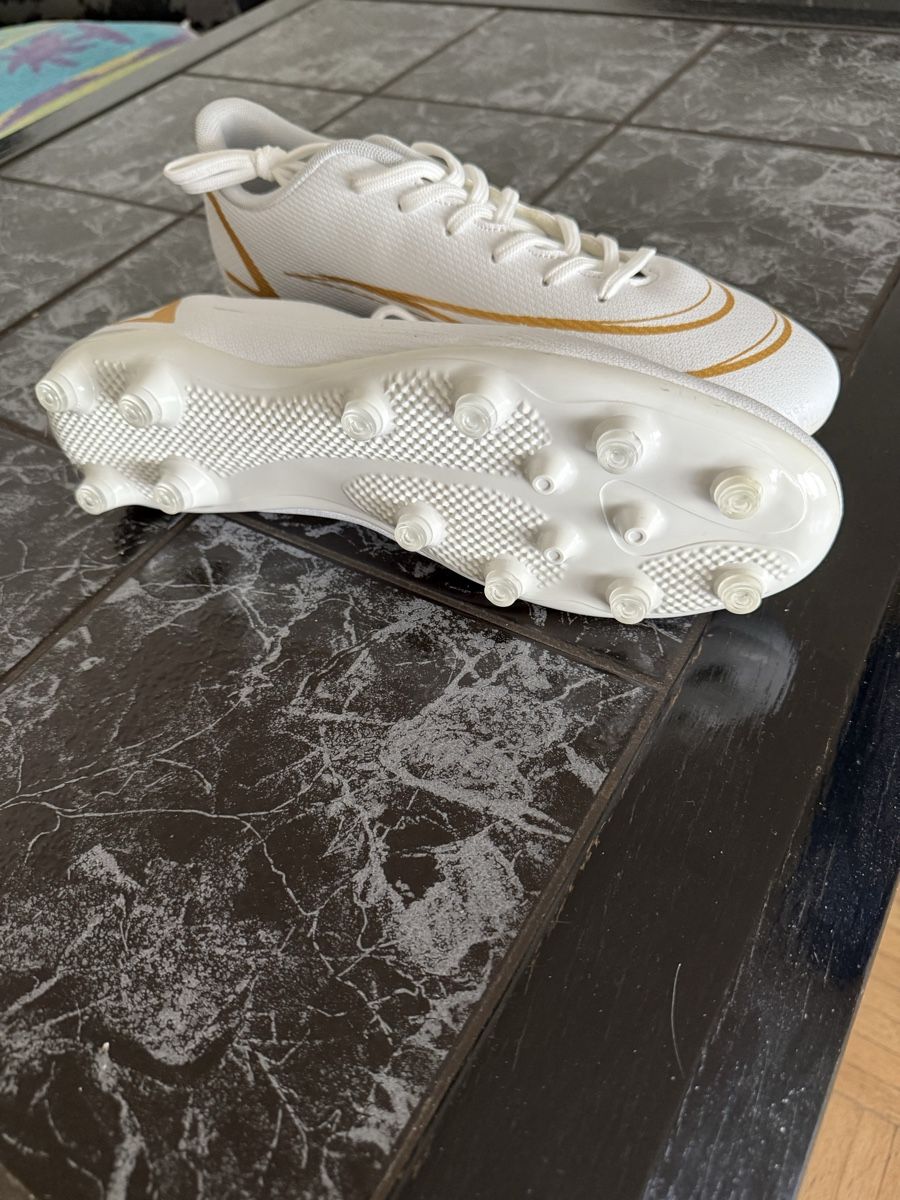 Scarpe da uomo: Fussball Schuhe Grösse 43 – Nuovo (secondo la descrizione) da Kriens venduto da Ceer25 2