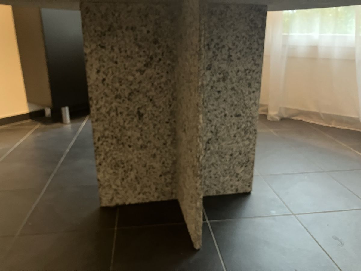 Tische: Runder Granittisch, 120cm Durchmesser – Gebraucht aus Zürich von Anais2 3