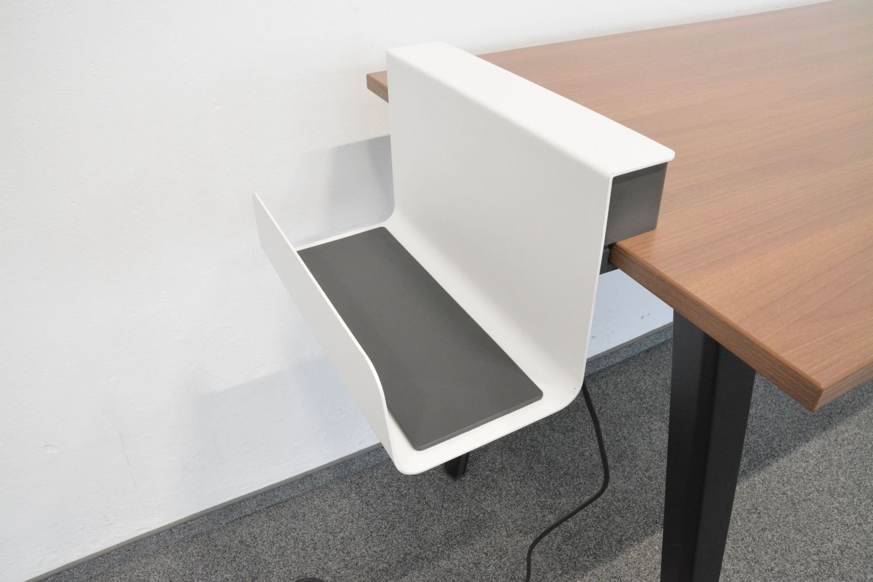 Scaffali: Steelcase bag stand Tisch Ablage-Halterung – Usato da Schönenwerd venduto da mcofficeshop