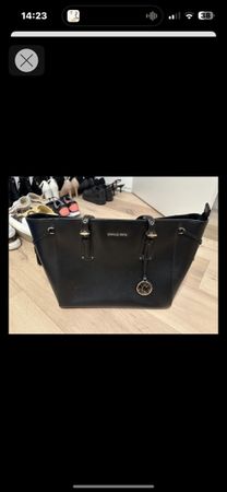 Guess,Michael Kors Taschen und Schuhe