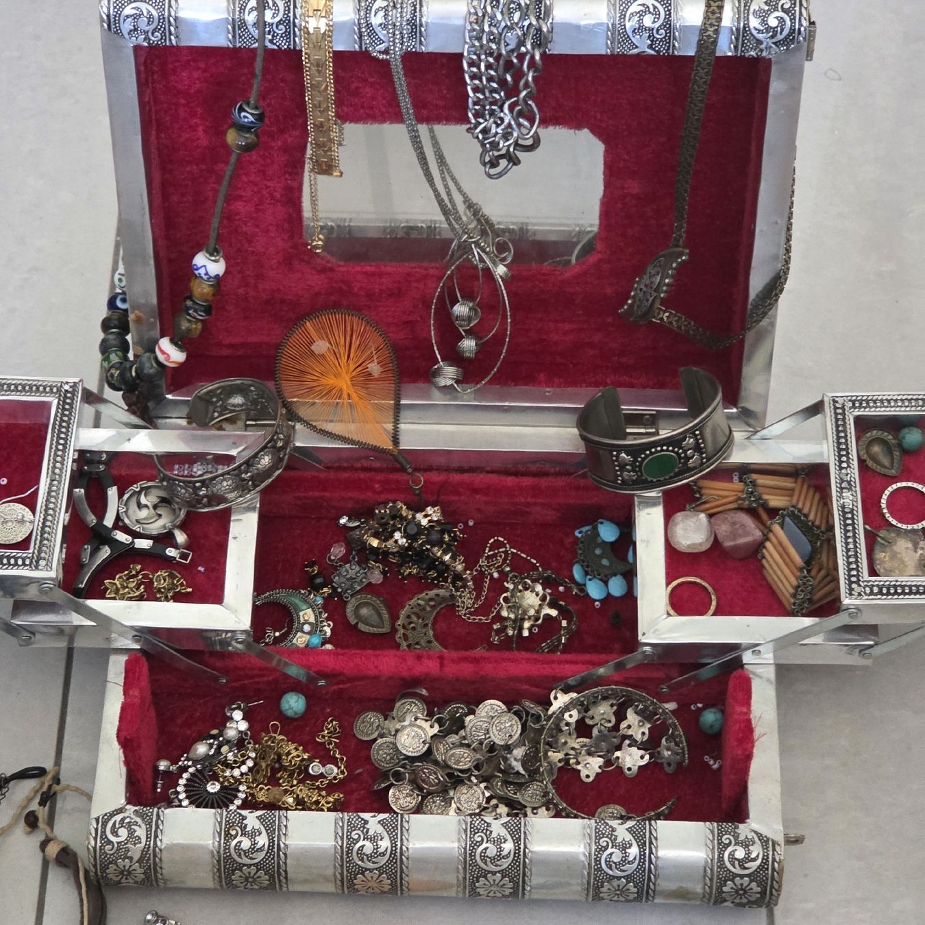 Altri gioielli: Schmuck Lot Schatztruhe Schrankfund.. – Usato da Stans venduto da Ducati16 4