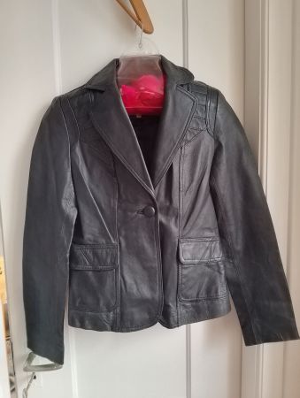 Tolle Echt-Leder Jacke in anthrazit schön geschnitten