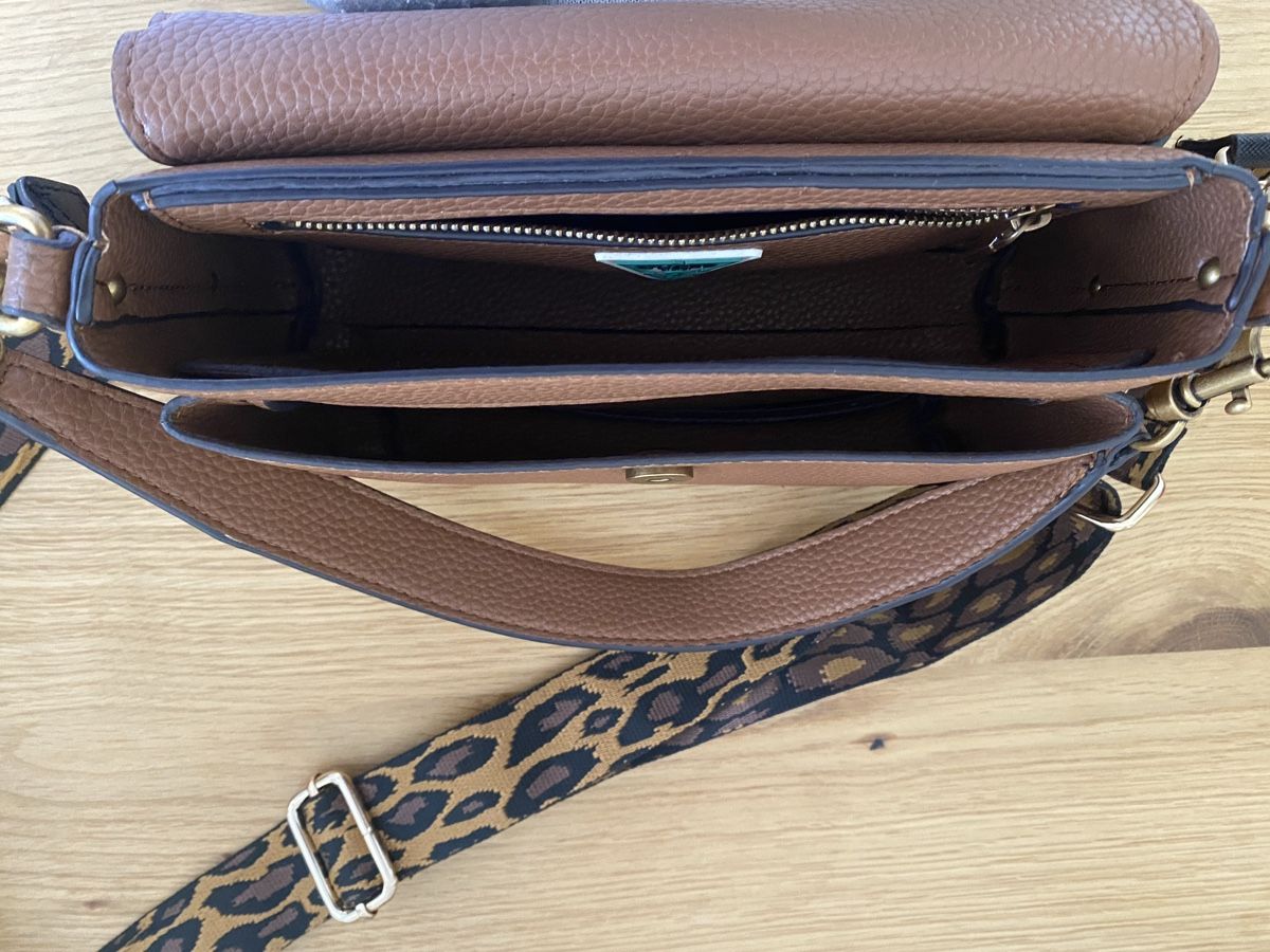 Guess Borse da donna: Umhängen Guess, braun, neuwertig  – Nuovo (secondo la descrizione) da Obernau venduto da Oxana5 4